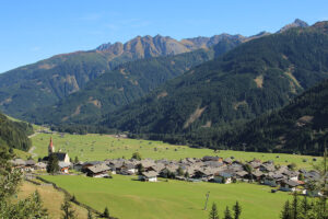 Obertilliach mit seinen Schupfen