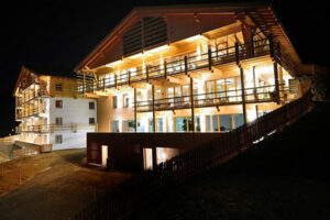 Almfamilyhotel Scherer bei Nacht