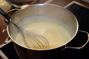 Pudding kochen.