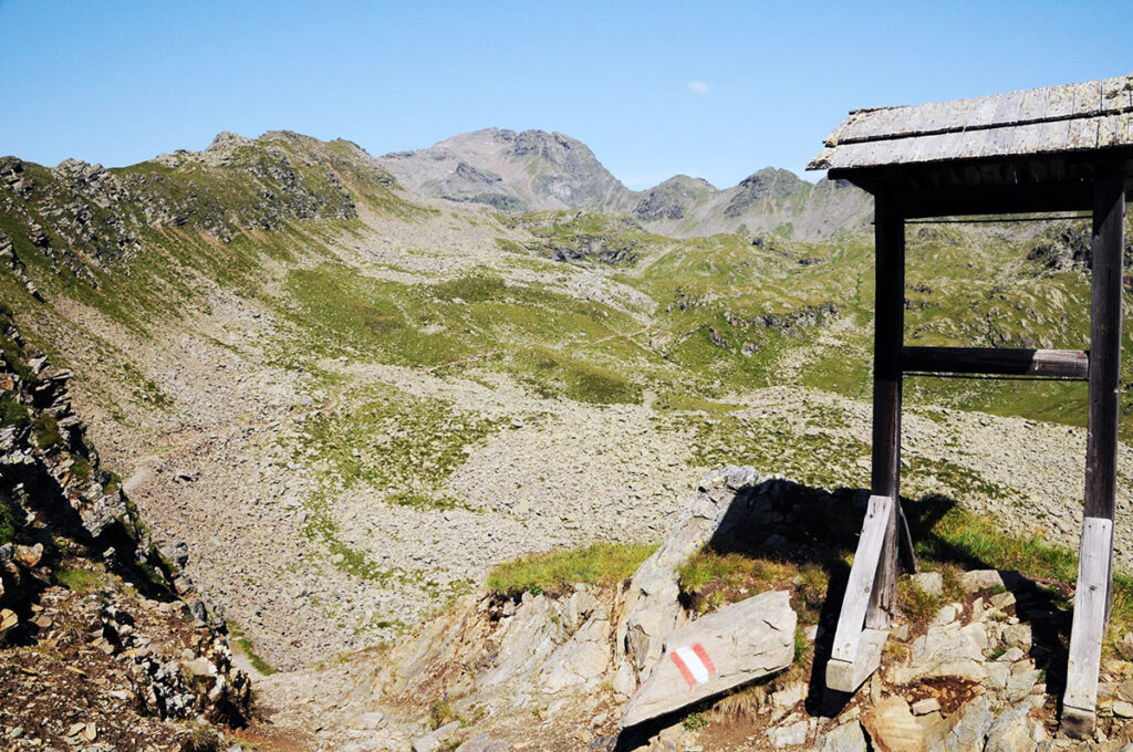 diesen Kessel müssen wir durchwandern um ans Ziel zu gelangen
