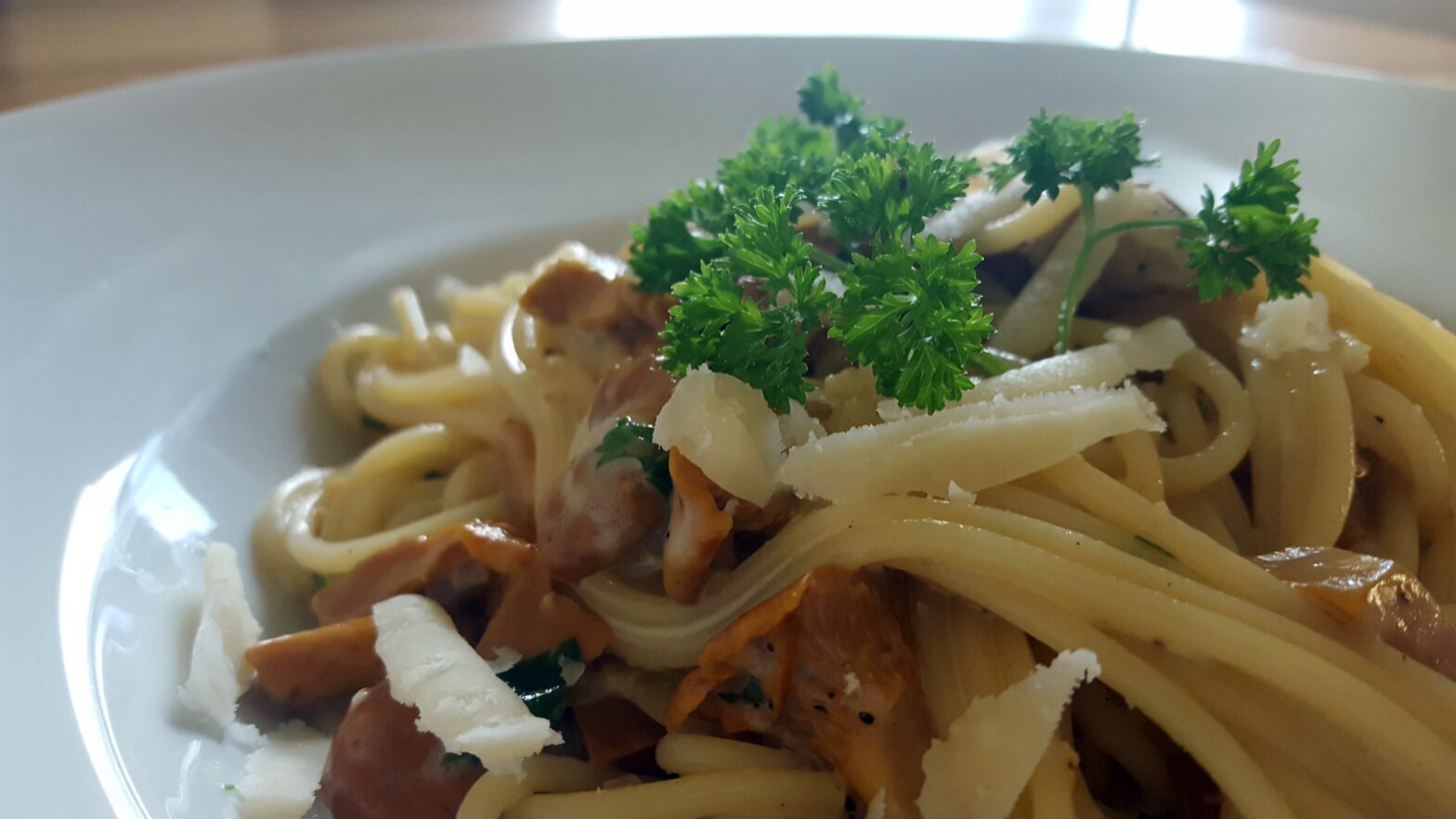 Spaghetti mit Eierschwammerl-Rahm-Sauce