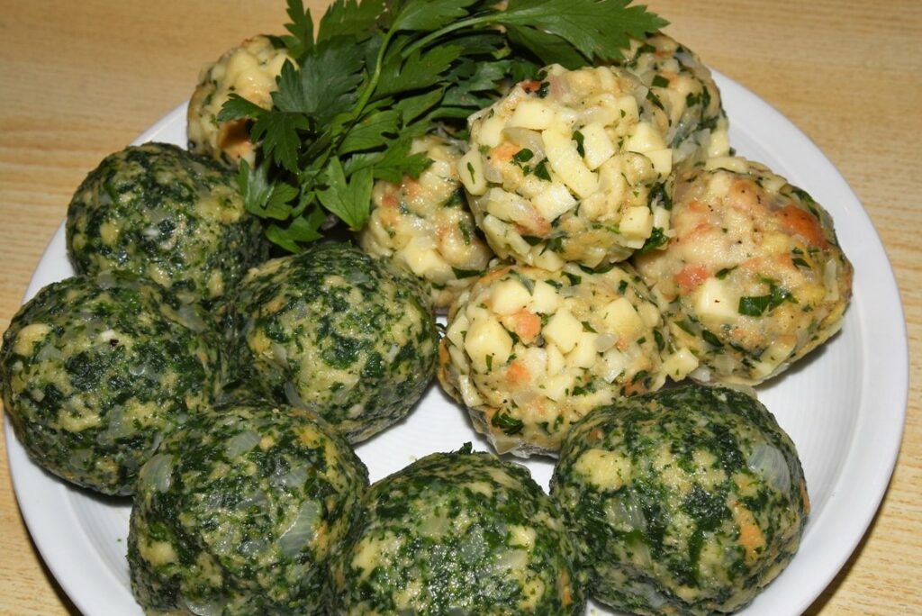 Knödel - Rezept Spinat- und Käseknödel