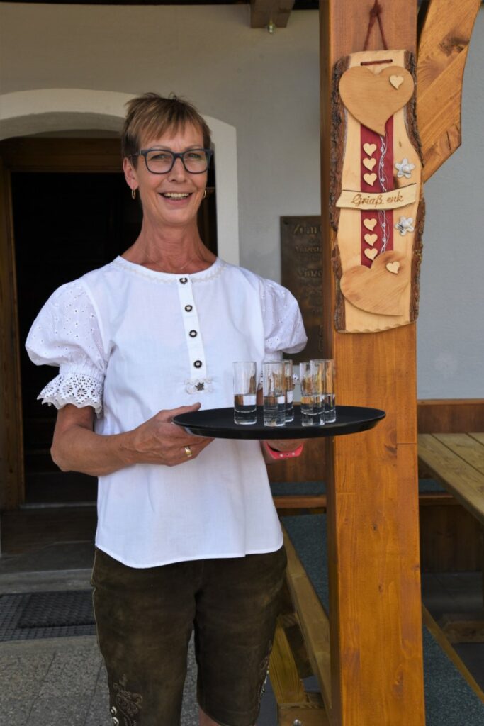 naturfreundehuette-lisa-schnaps