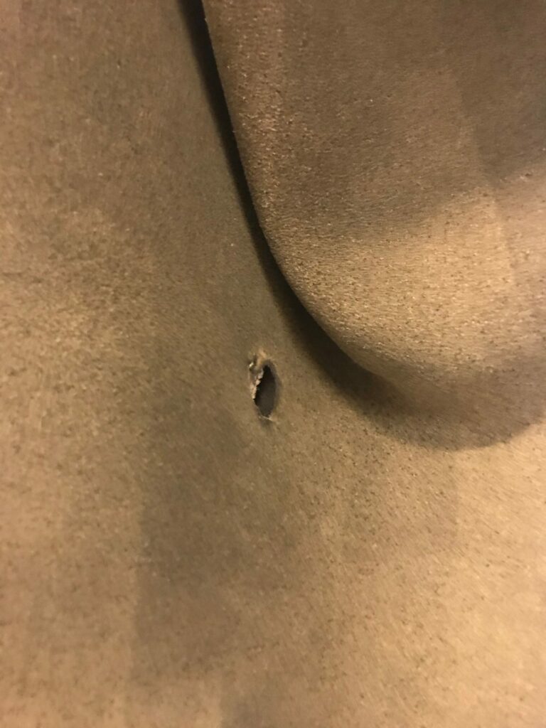 hirschlederne-auswahl-einschussloch