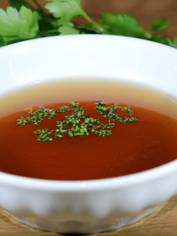 Rezept: Kräftige und gesunde Fleischsuppe für die kalte Jahreszeit