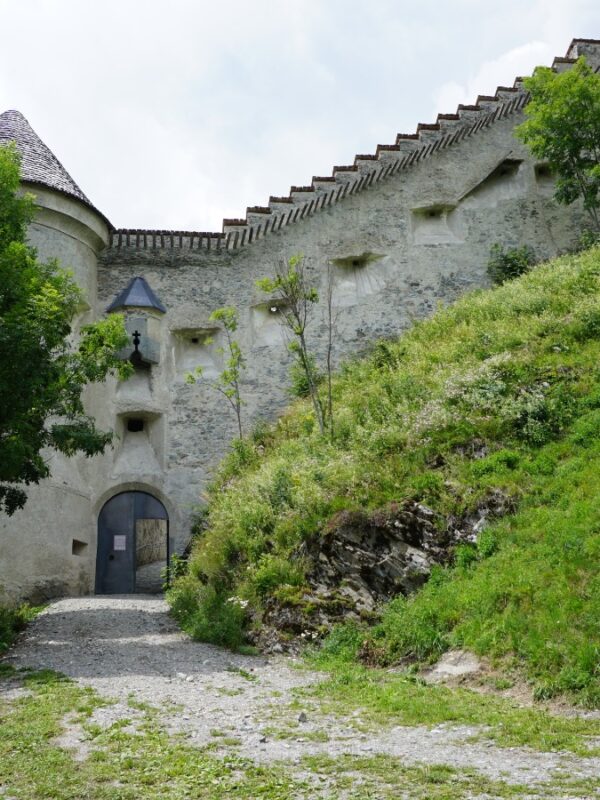 Als erster Gast auf der Burg Heinfels: Die Geschichte einer Königin hautnah erleben