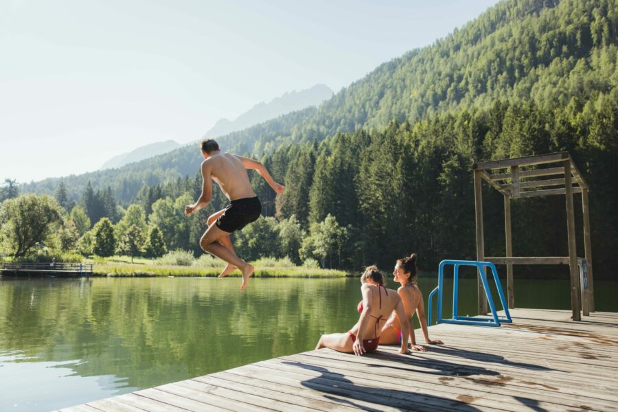 Ein Sprung ins kalte Wasser – mit dem Bäderbus zum Tristacher See.