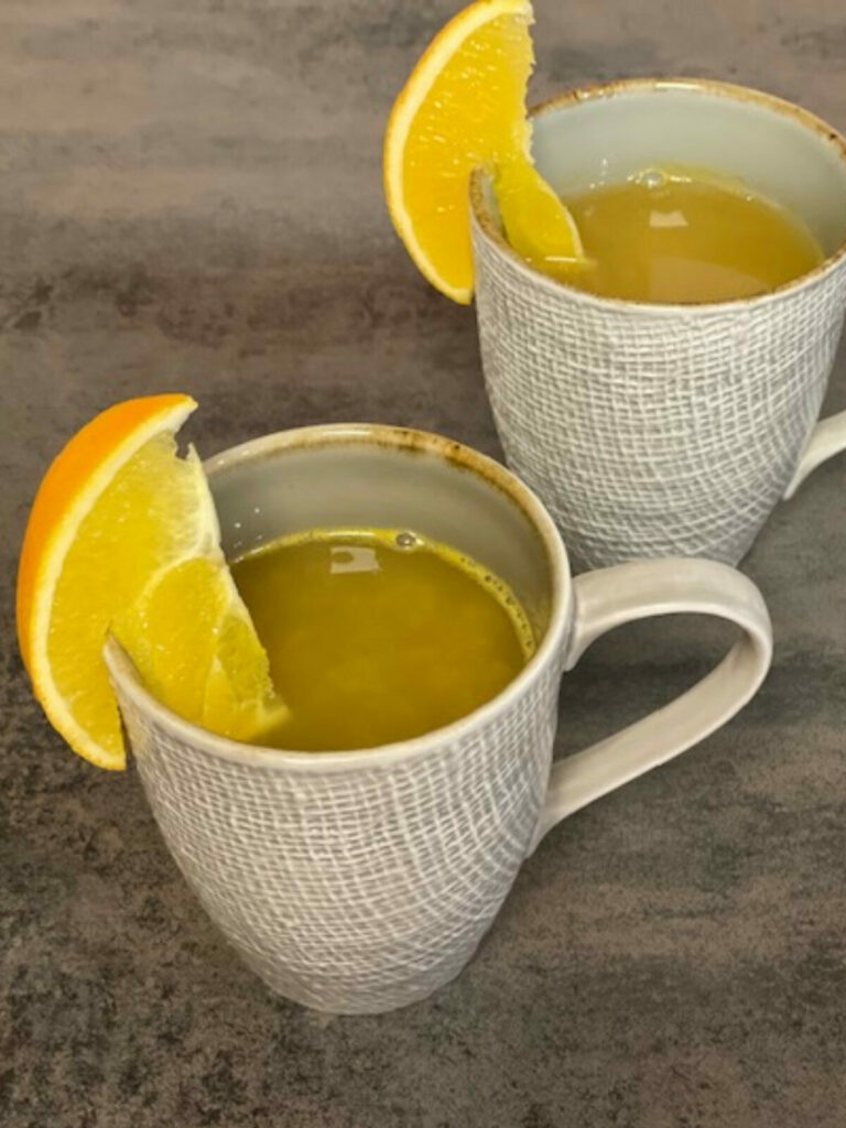 Punschschalen mit Orangenscheiben