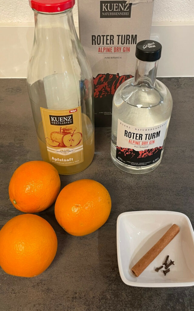 Punsch Zutaten Orangen Zimtstange Nelken Apfelsaft Gin