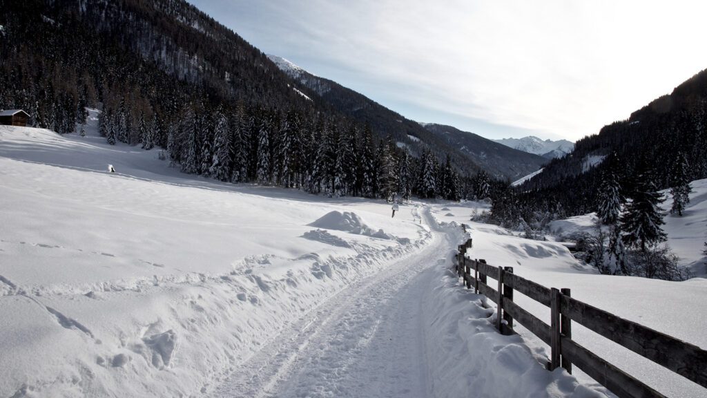 Tiefverschneite Landschaft in Außervillgraten