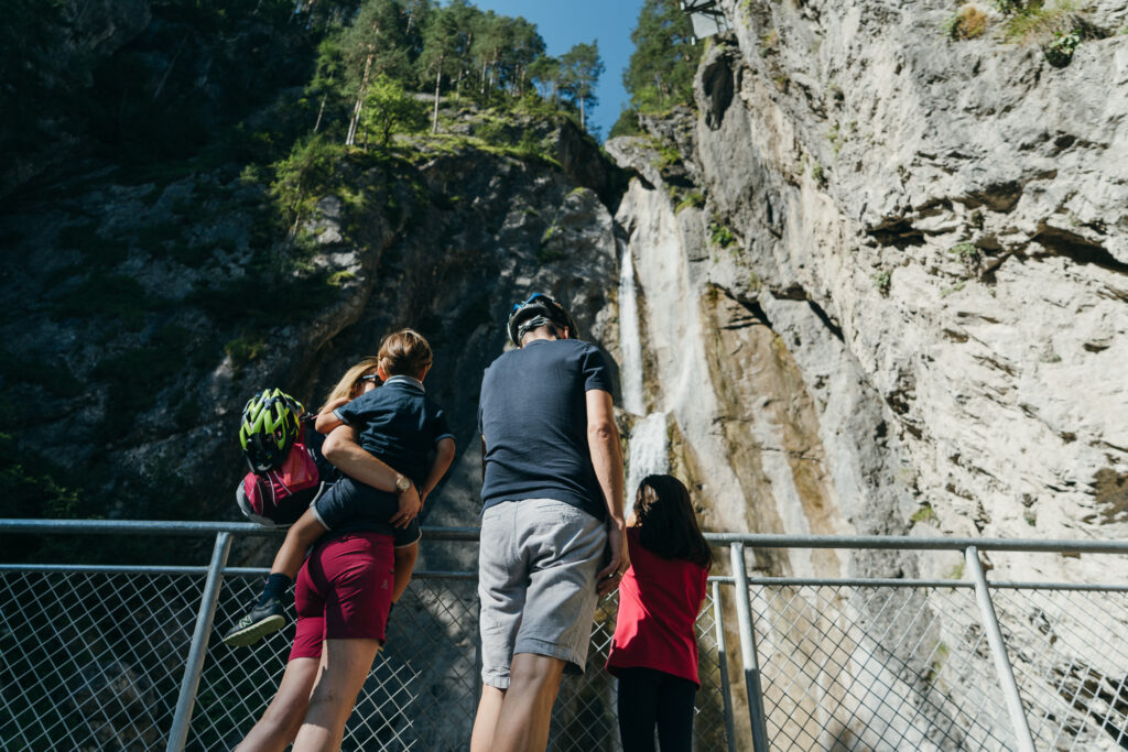 Frauenbachwasserfall Lavant Radfahrer Familien Ausflugsziel