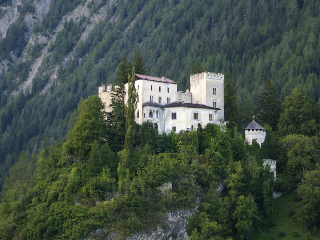 Schloss Weissenstein in Matrei.