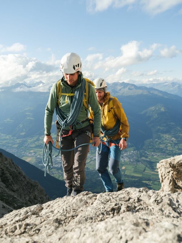 Willkommen in der vertikalen Welt: Alpine Mehrseillängen klettern