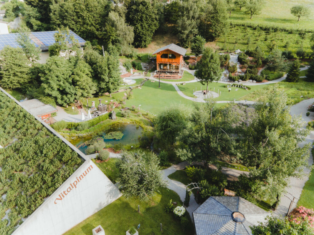 Ausblick Vitalpinum Wohlfuehlgarten Ansicht von oben