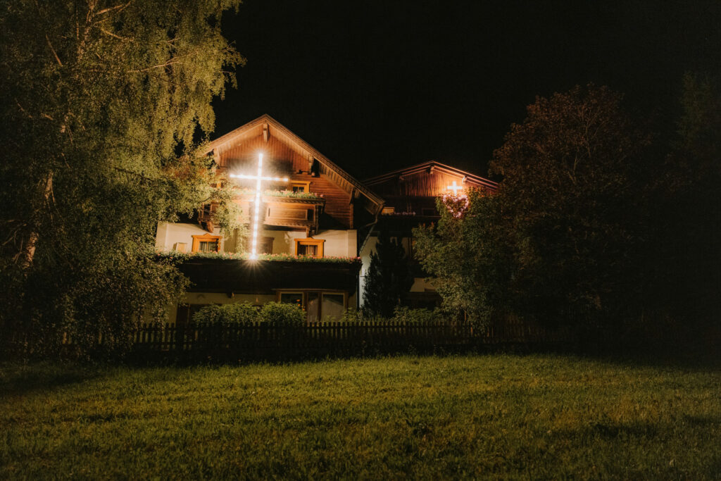 Häuserbeleuchtung zu Herz Jesu