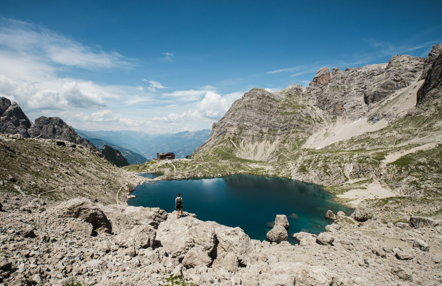 Hütten direkt am Bergsee