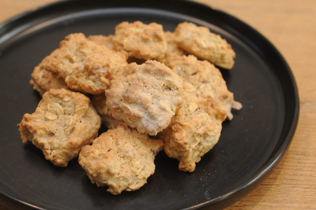 Kernige Leckerlis anrichten