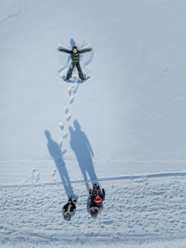 Winterwandern mit Kindern - Spaß im Schnee -Schneeengel