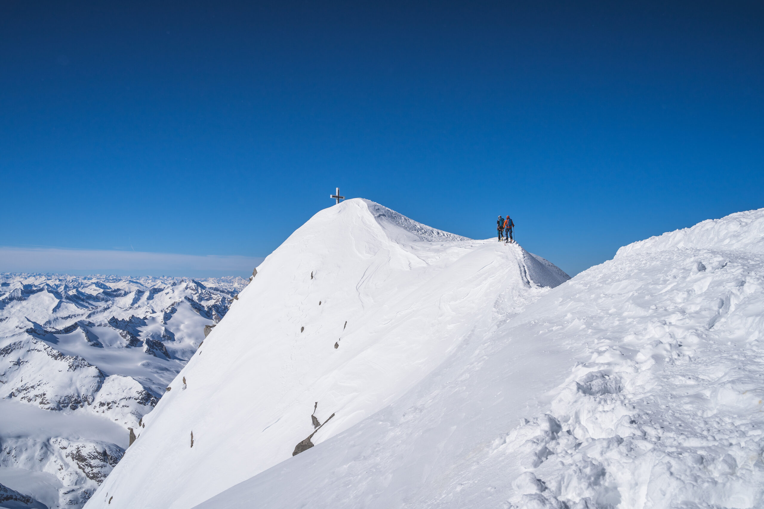 Am Gipfelgrat des Großvenedigers