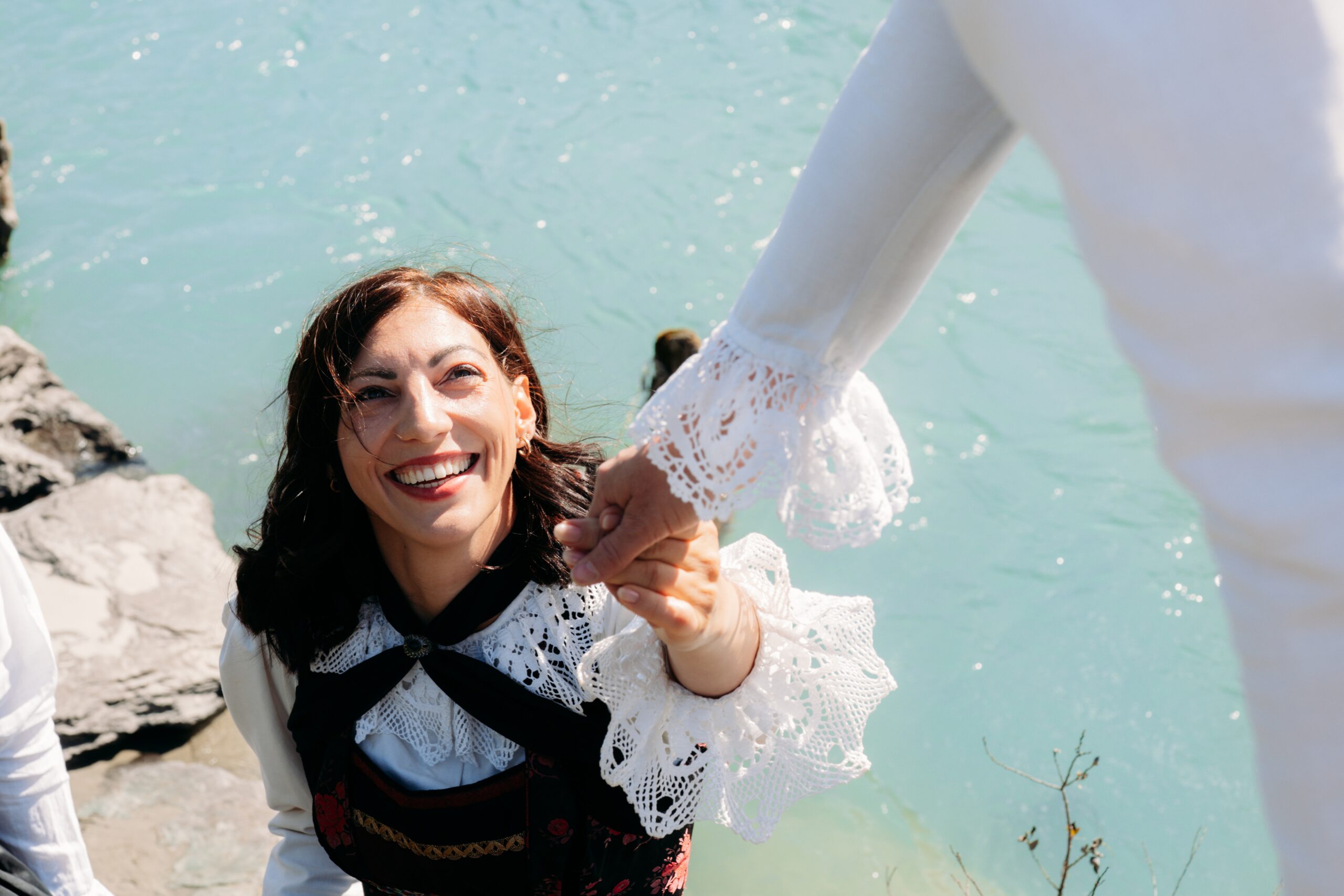 Zwei Damen in klassischer Matreier Tracht in Osttirol.