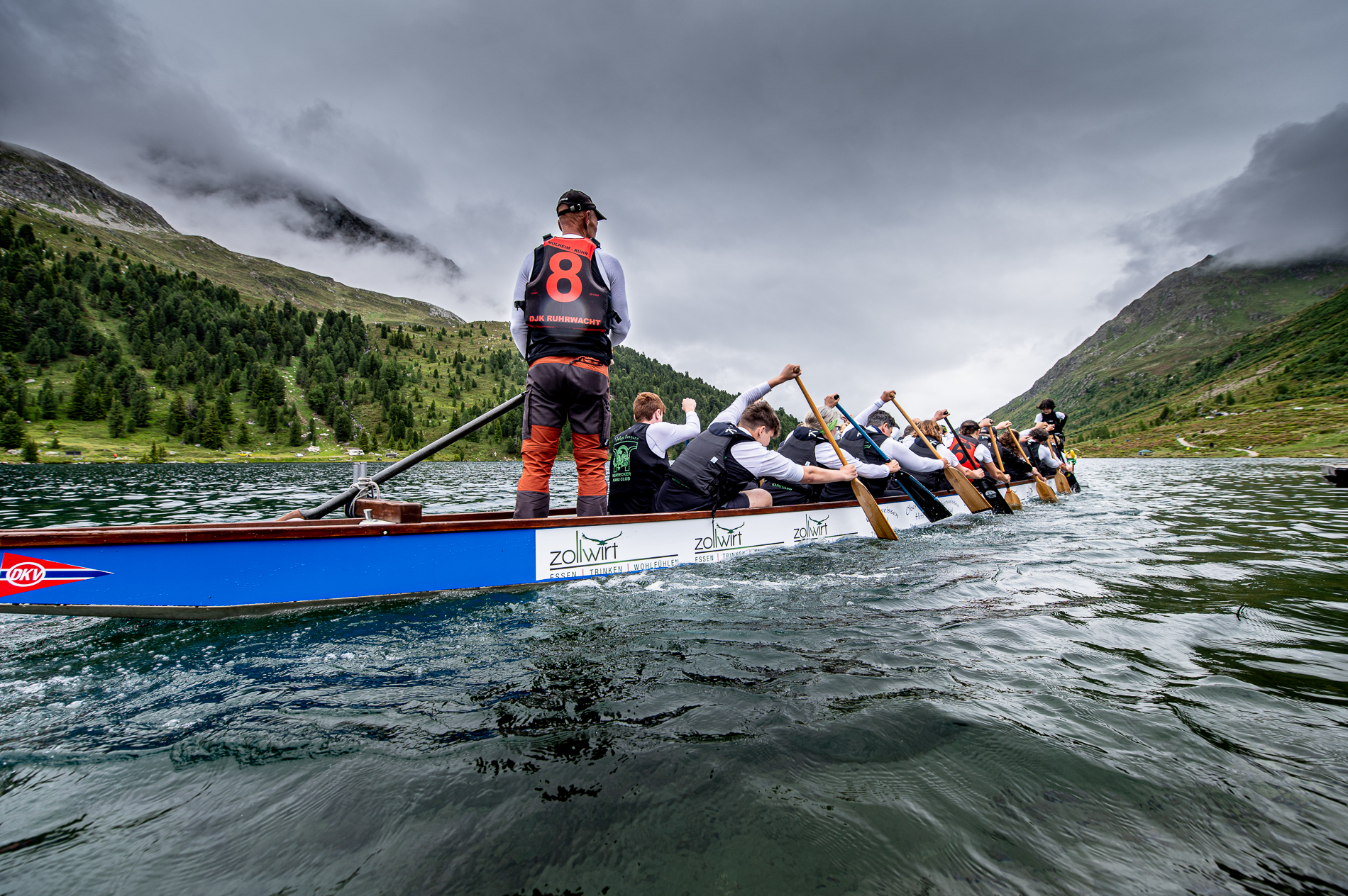 Drachenboote auf dem Obersee fürs Drachenbootrennen