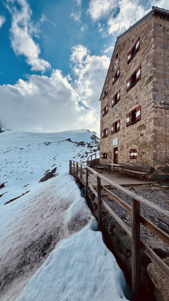 Außenansicht der Neuen Prager Hütte
