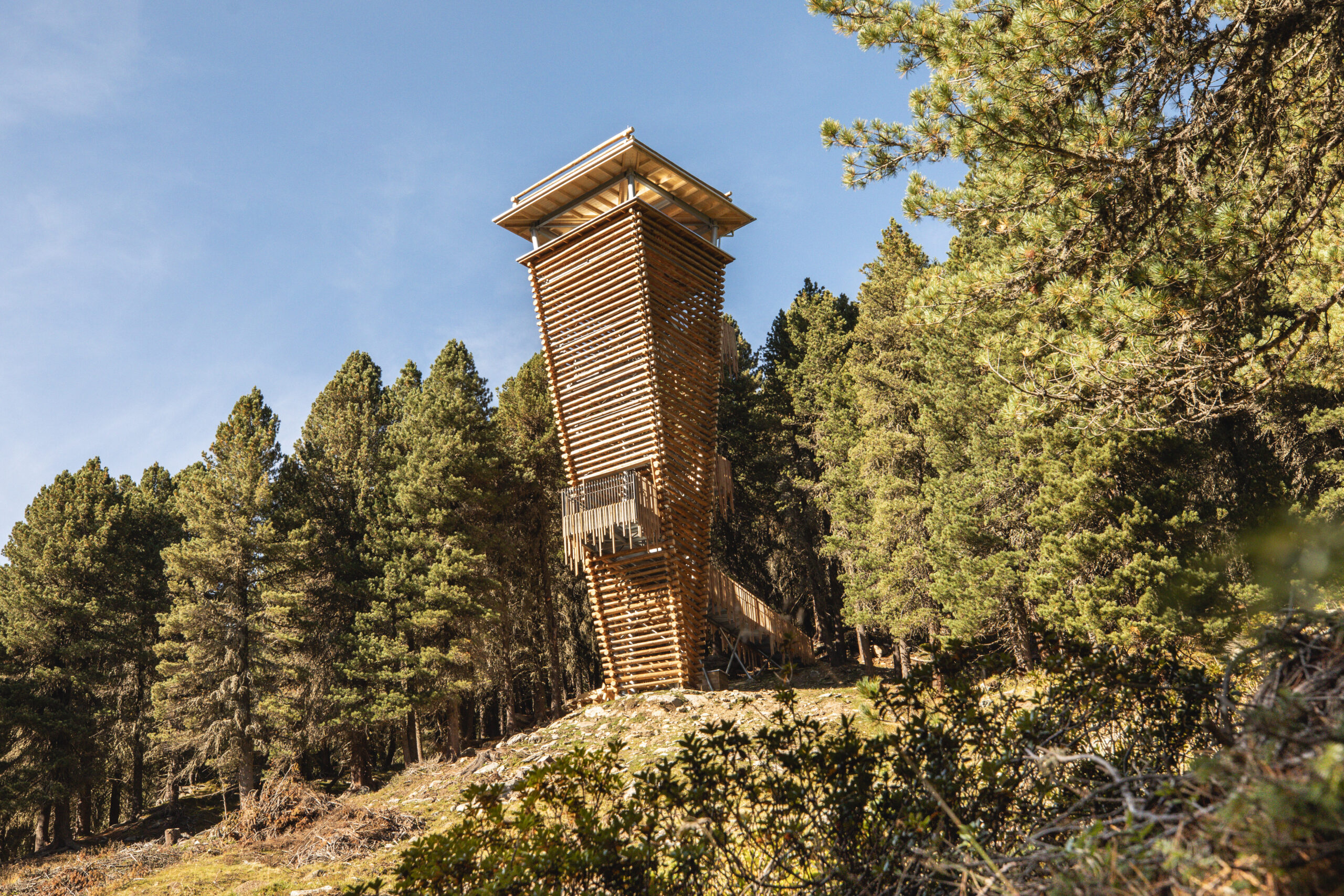 Wildtierbeobachtungsturm im Oberhauser Zirbenwald