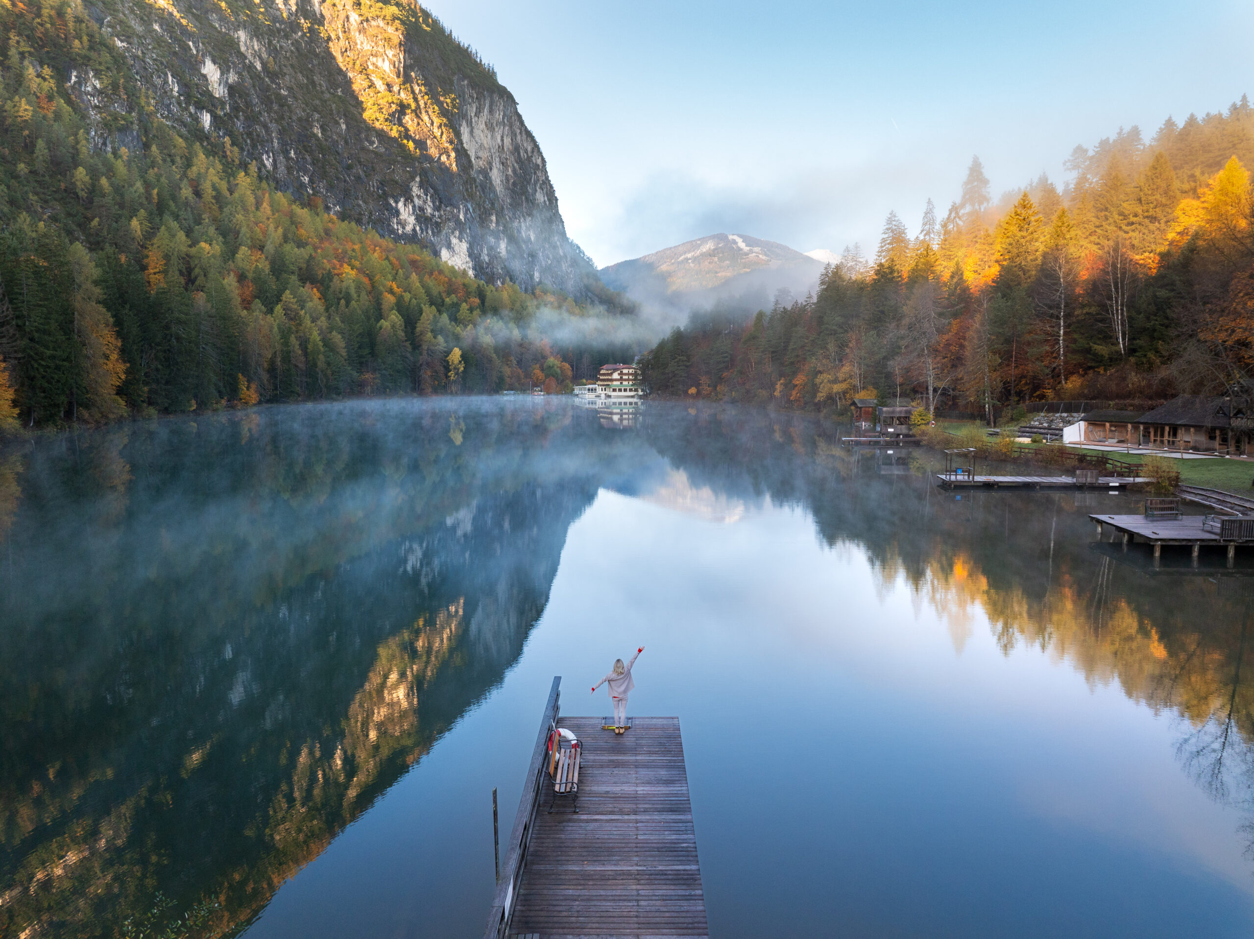 Der Tristachersee im Nebel.